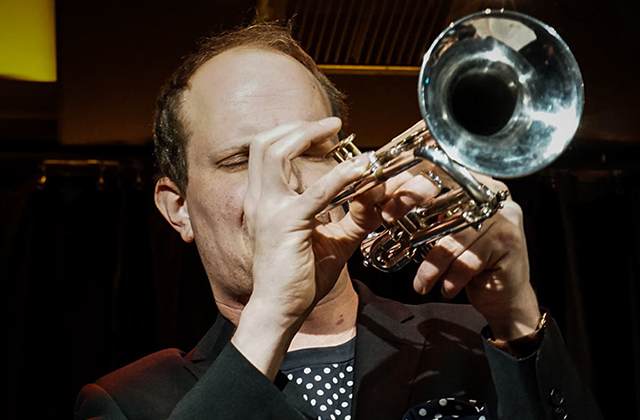 HARD DAYS NIGHT BIGBAND featuring Julian Hesse