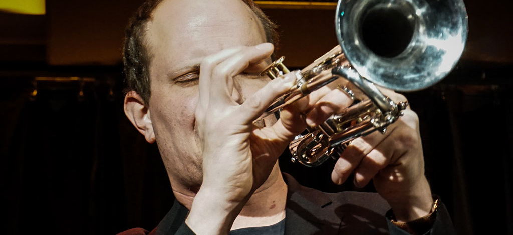 HARD DAYS NIGHT BIGBAND featuring Julian Hesse