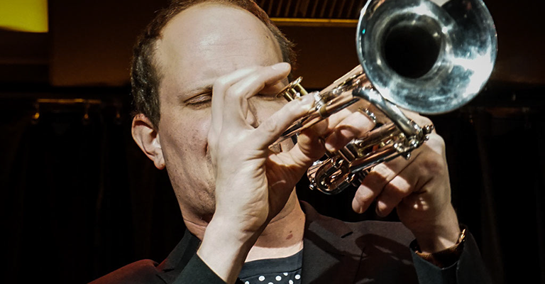 HARD DAYS NIGHT BIGBAND featuring Julian Hesse