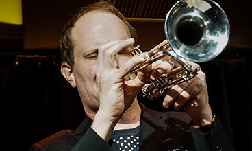 HARD DAYS NIGHT BIGBAND featuring Julian Hesse